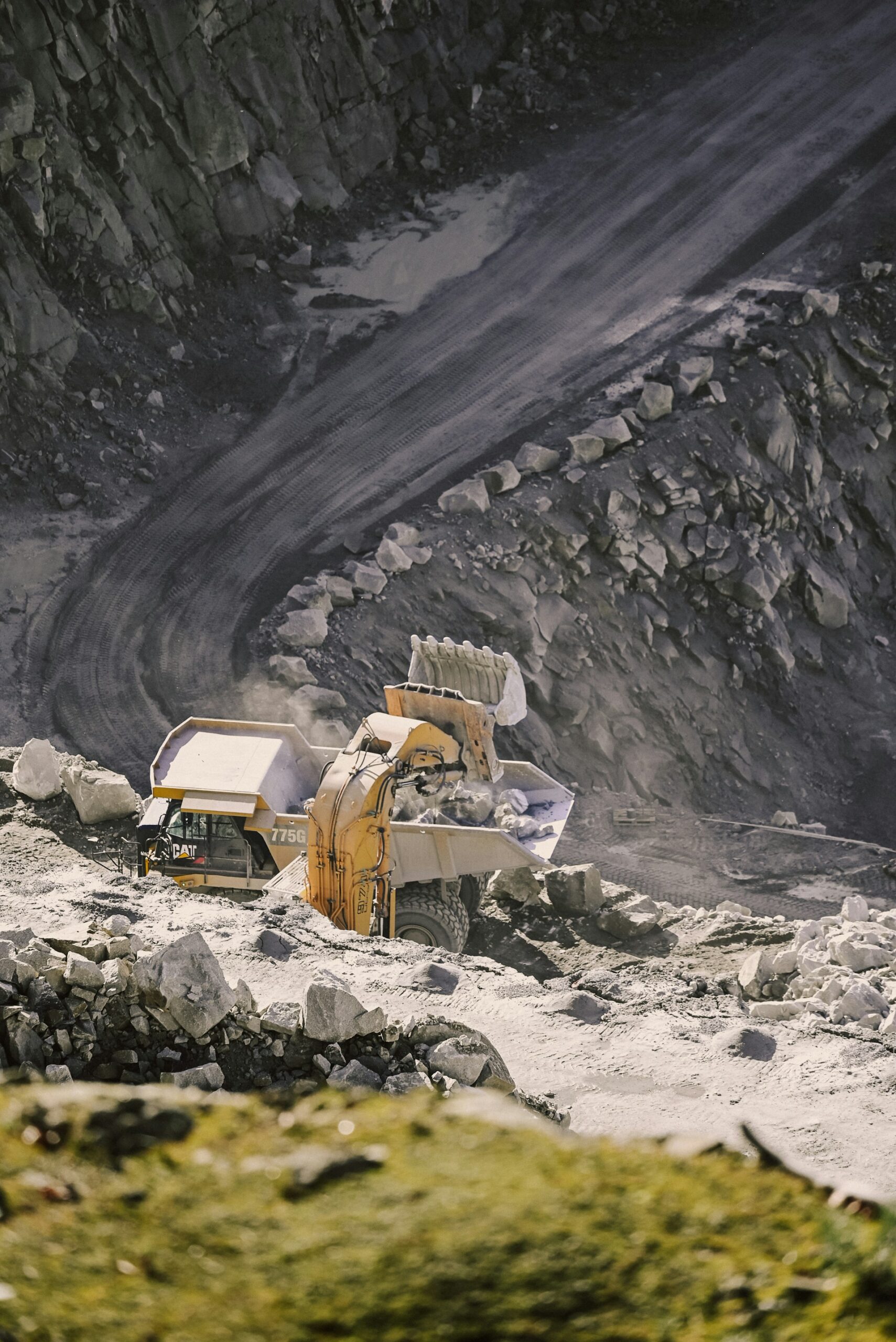 Excavadora en operación en un sitio de construcción de Canextec